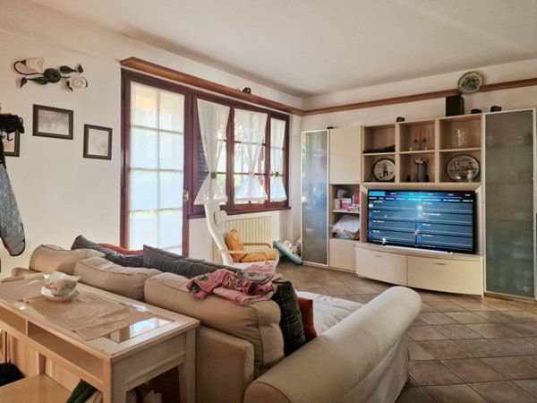 casa indipendente in vendita a Toano in zona Massa