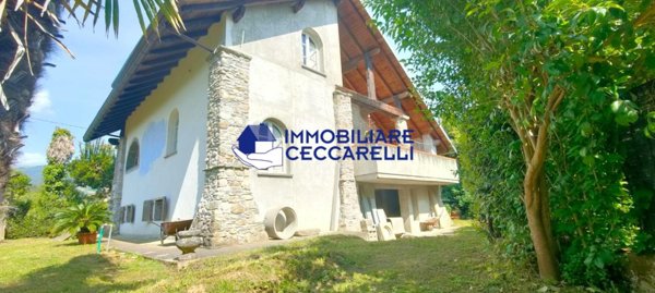 casa indipendente in vendita a Toano in zona Massa