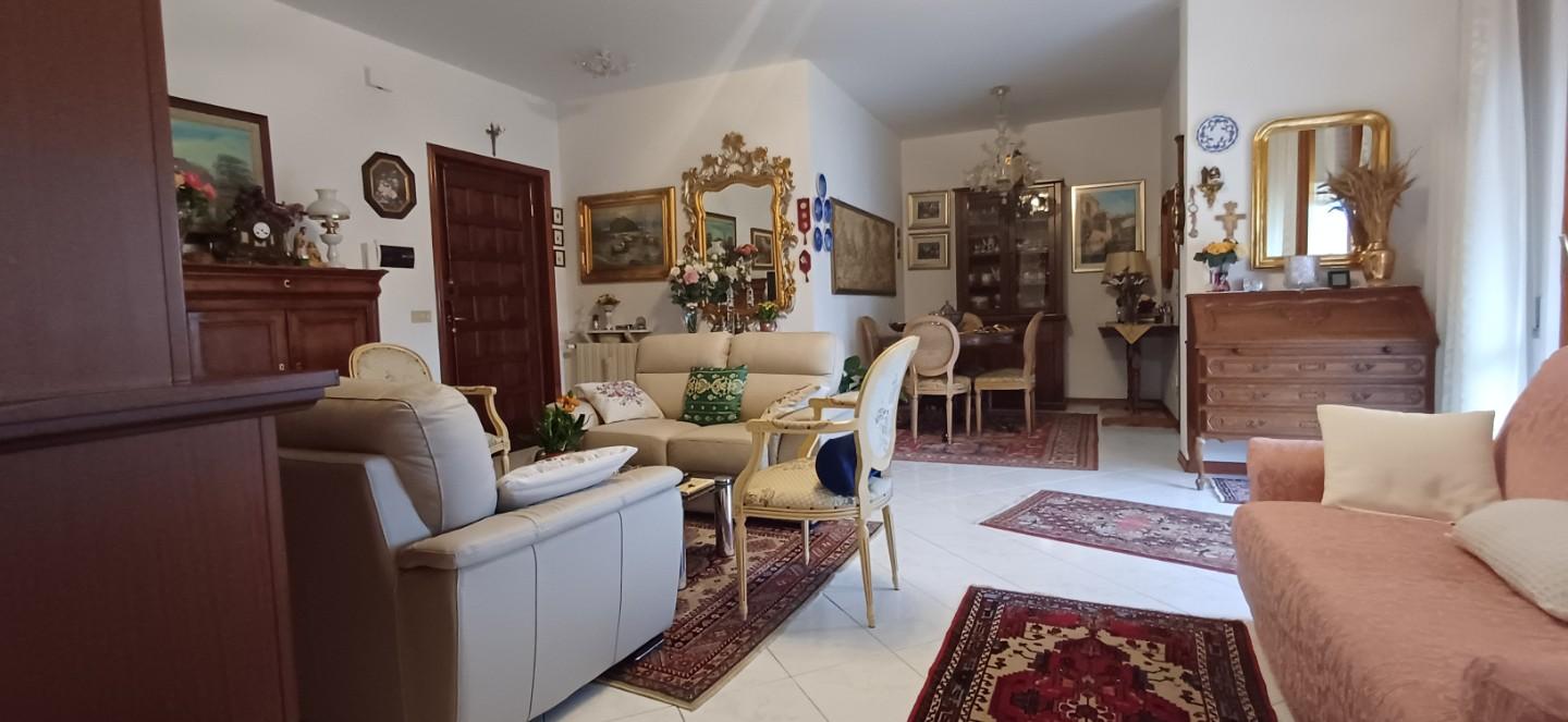 appartamento in vendita a Toano in zona Massa