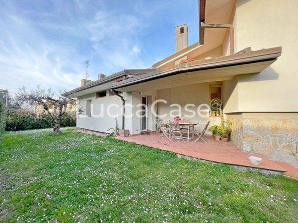 casa indipendente in vendita a Toano in zona Massa