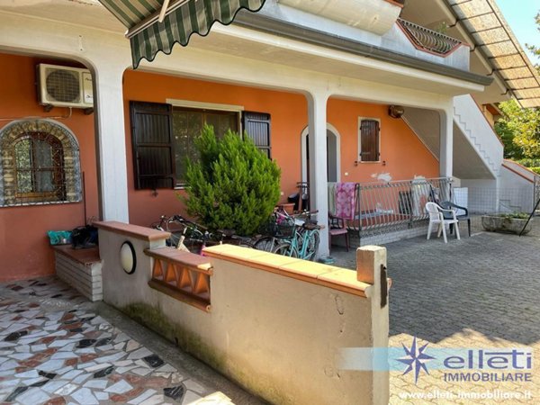 casa indipendente in vendita a Toano in zona Massa