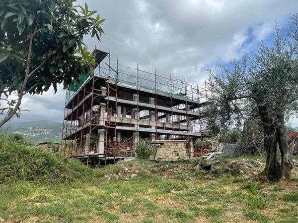 casa indipendente in vendita a Toano in zona Massa