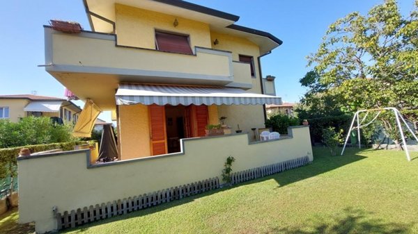 casa indipendente in vendita a Toano in zona Massa