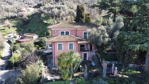casa indipendente in vendita a Toano in zona Massa