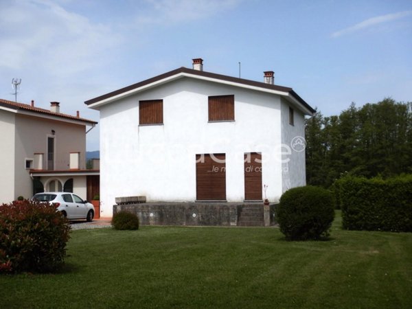 casa indipendente in vendita a Toano in zona Massa