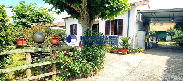 casa indipendente in vendita a Toano in zona Massa