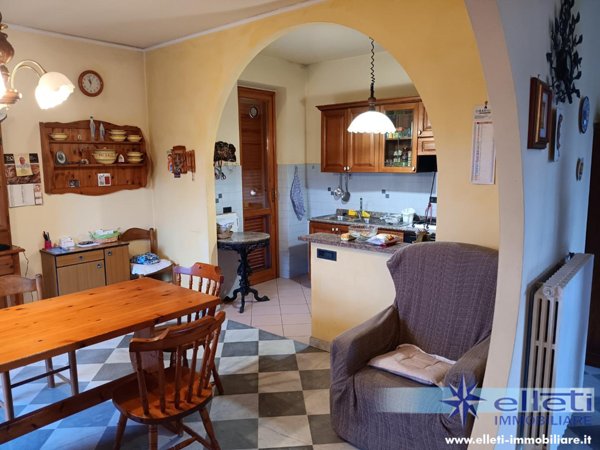 casa indipendente in vendita a Toano in zona Massa