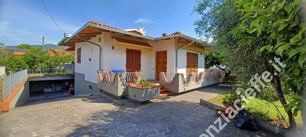 casa indipendente in vendita a Toano in zona Massa