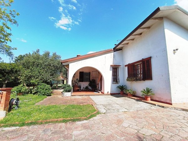 casa indipendente in vendita a Toano in zona Massa