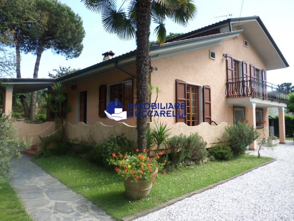 casa indipendente in vendita a Toano in zona Massa