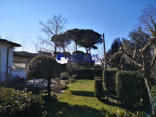 casa indipendente in vendita a Massa in zona Poveromo