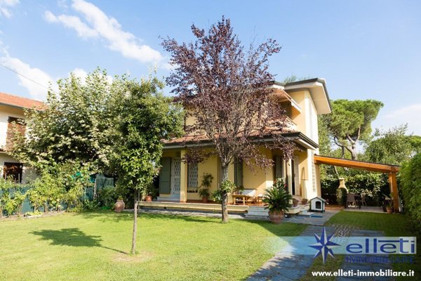 casa indipendente in vendita a Massa in zona Poveromo