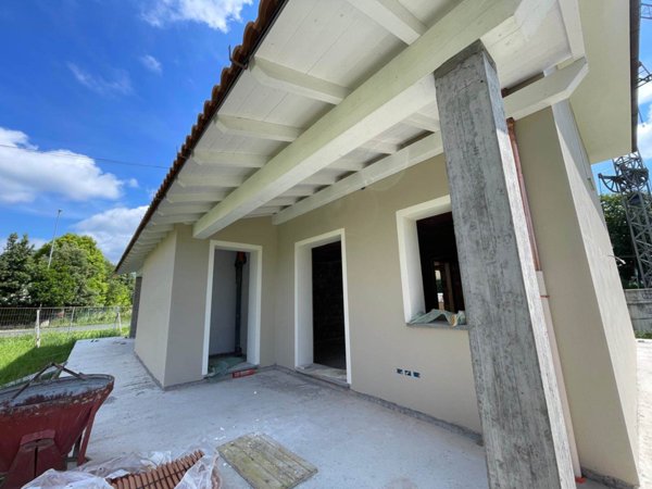casa indipendente in vendita a Toano in zona Massa