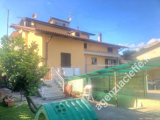 casa indipendente in vendita a Toano in zona Massa