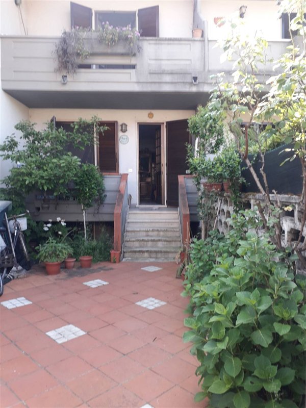 casa indipendente in vendita a Toano in zona Massa