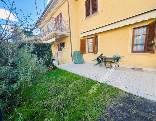 appartamento in vendita a Toano in zona Massa