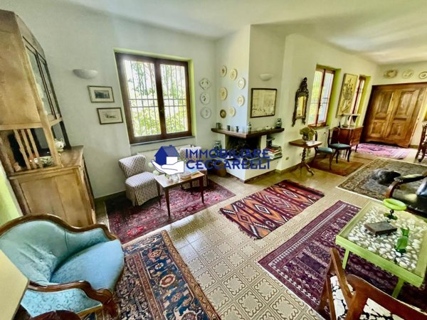 casa indipendente in vendita a Toano in zona Massa