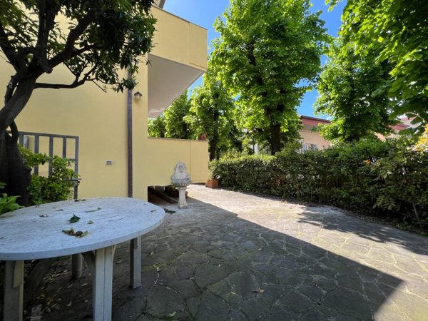 appartamento in vendita a Toano in zona Massa