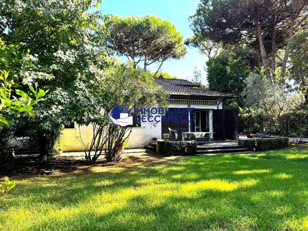 casa indipendente in vendita a Toano in zona Massa