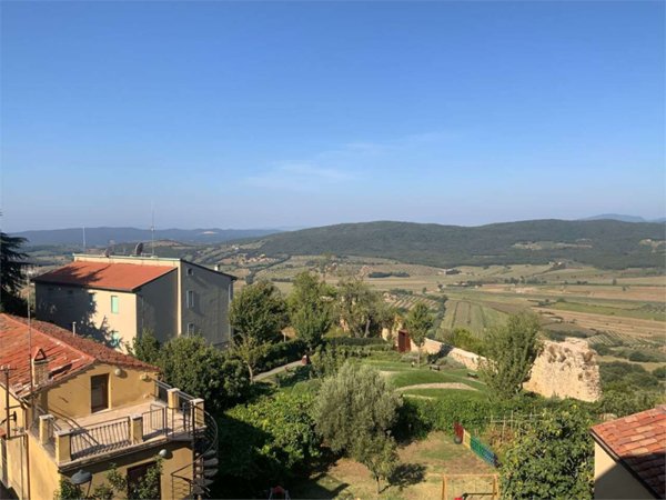 appartamento in vendita a Toano in zona Massa