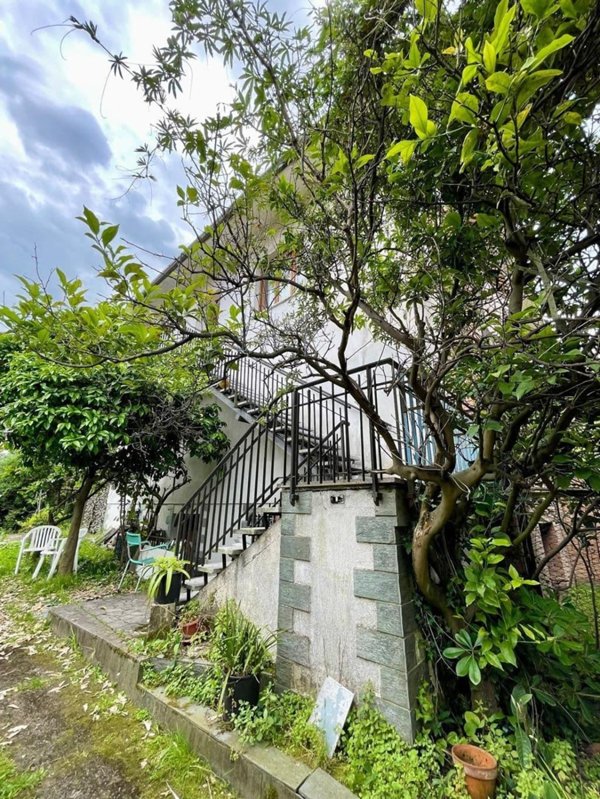 casa indipendente in vendita a Toano in zona Massa