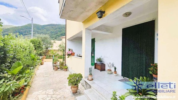 casa indipendente in vendita a Toano in zona Massa