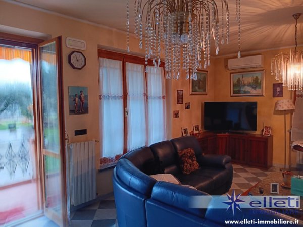 casa indipendente in vendita a Toano in zona Massa