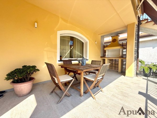 casa indipendente in vendita a Toano in zona Massa