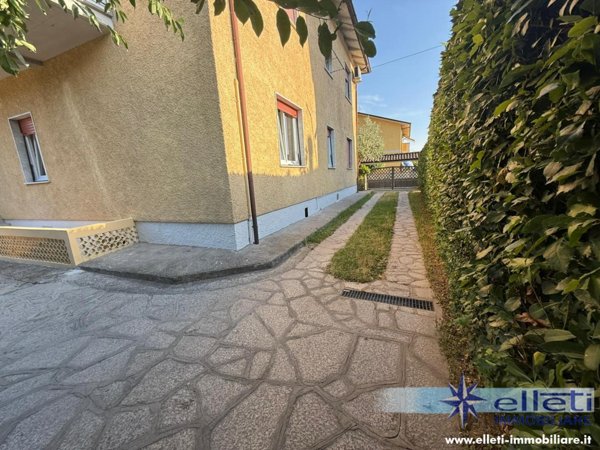 casa indipendente in vendita a Toano in zona Massa