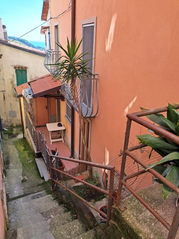 appartamento in vendita a Toano in zona Massa