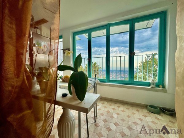 casa indipendente in vendita a Toano in zona Massa