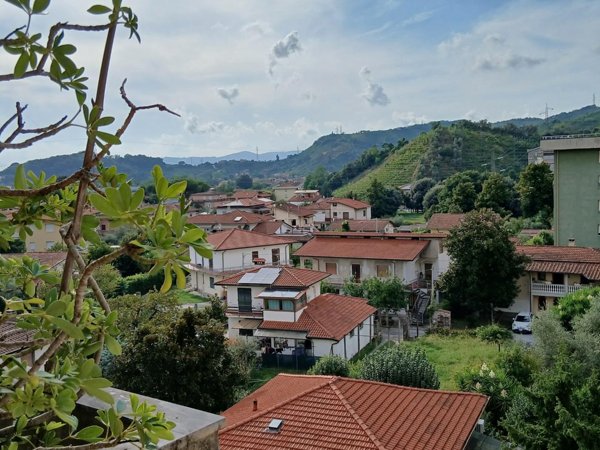 appartamento in vendita a Toano in zona Massa