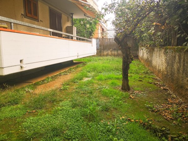 appartamento in vendita a Toano in zona Massa