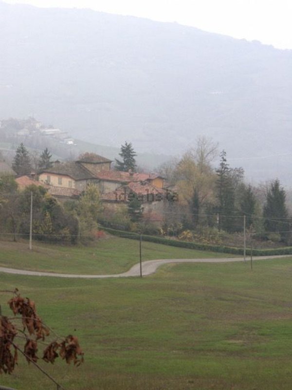 casale in vendita a Toano in zona Manno