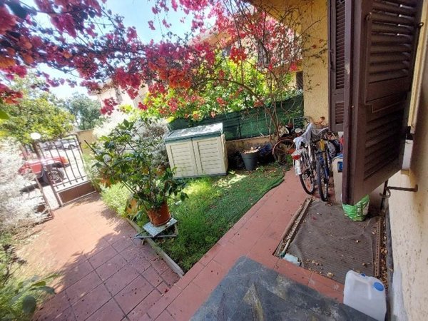 casa indipendente in vendita a Toano in zona Massa