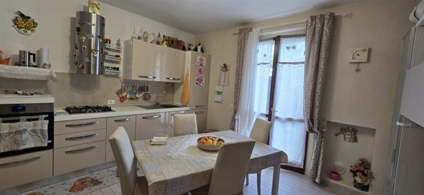 appartamento in vendita a Toano in zona Massa