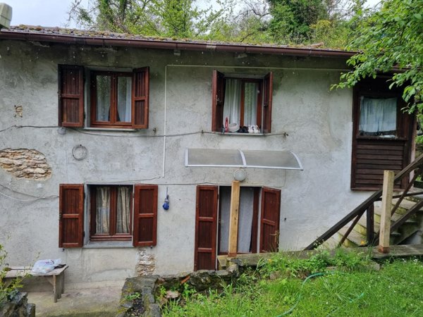 casa indipendente in vendita a Toano in zona Massa