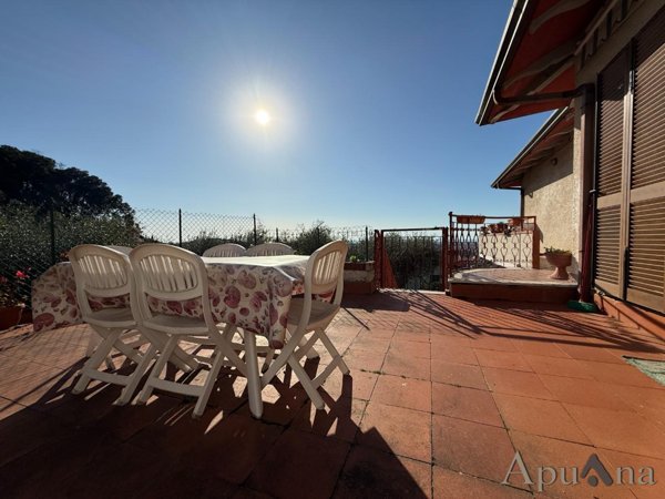 casa indipendente in vendita a Toano in zona Massa