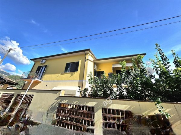 casa indipendente in vendita a Toano in zona Massa