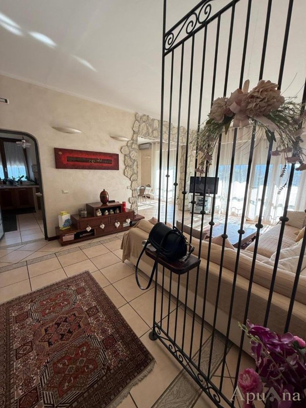 appartamento in vendita a Toano in zona Massa