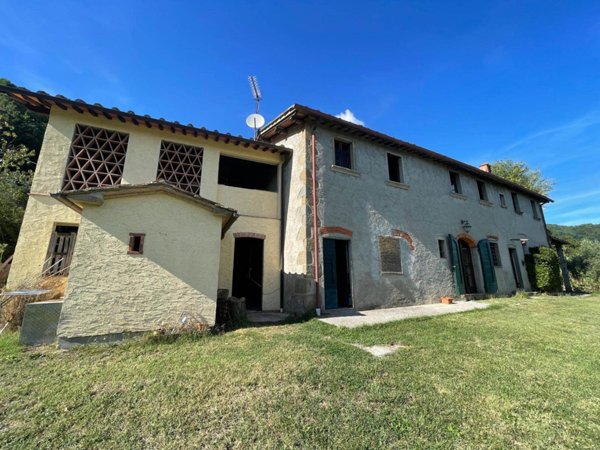 casa indipendente in vendita a Toano in zona Massa