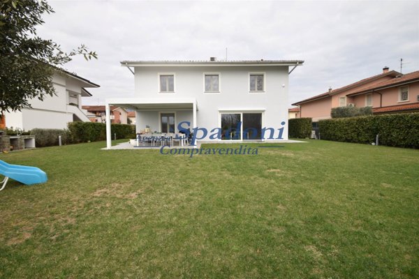 casa indipendente in vendita a Toano in zona Massa