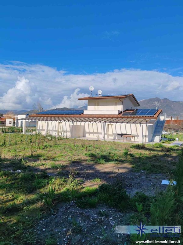 casa indipendente in vendita a Toano in zona Massa