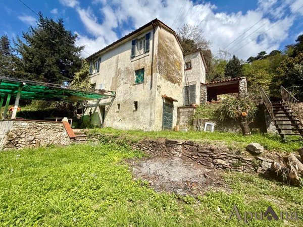 casa indipendente in vendita a Toano in zona Massa