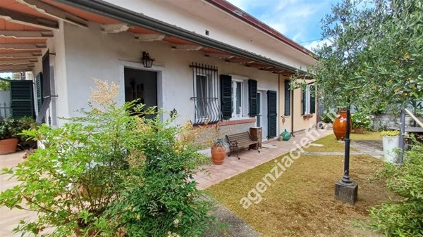 appartamento in vendita a Toano in zona Massa