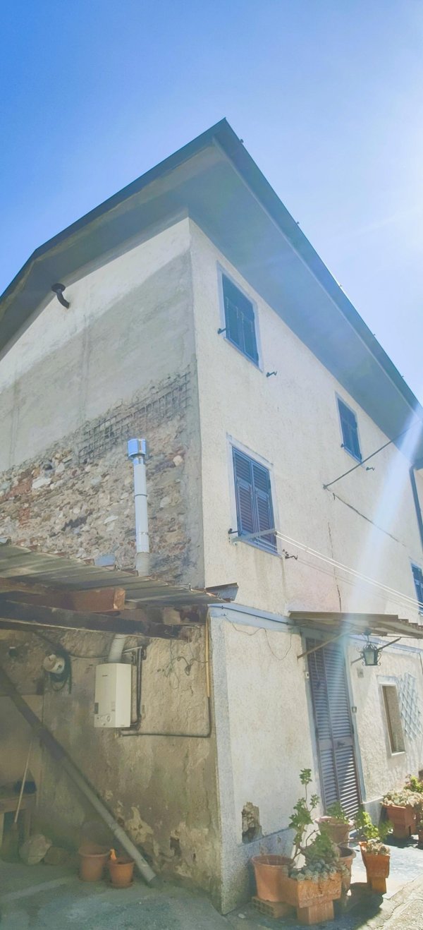 casa semindipendente in vendita a Toano in zona Massa