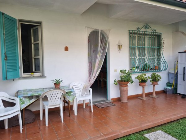 appartamento in vendita a Toano in zona Massa