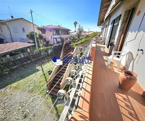 appartamento in vendita a Toano in zona Massa