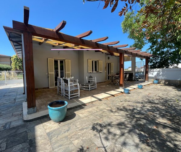 casa indipendente in vendita a Toano in zona Massa