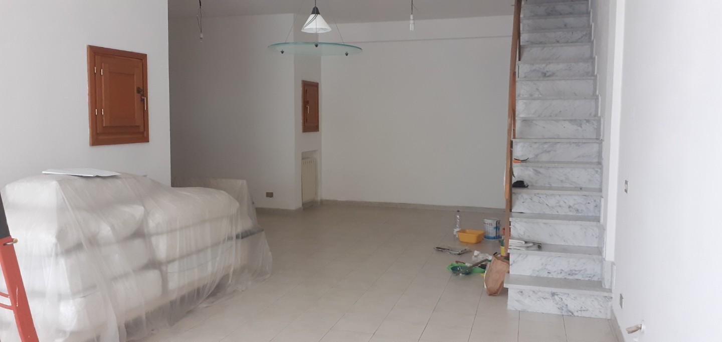 locale commerciale in vendita a Toano in zona Massa